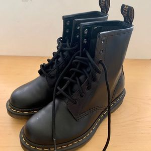 NEW DR MARTEN 1460 Smooth Leather Boots Black